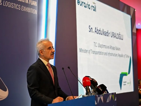 Raylı sistemlere 500 milyon liralık destek! Bakan Uraloğlu açıkladı